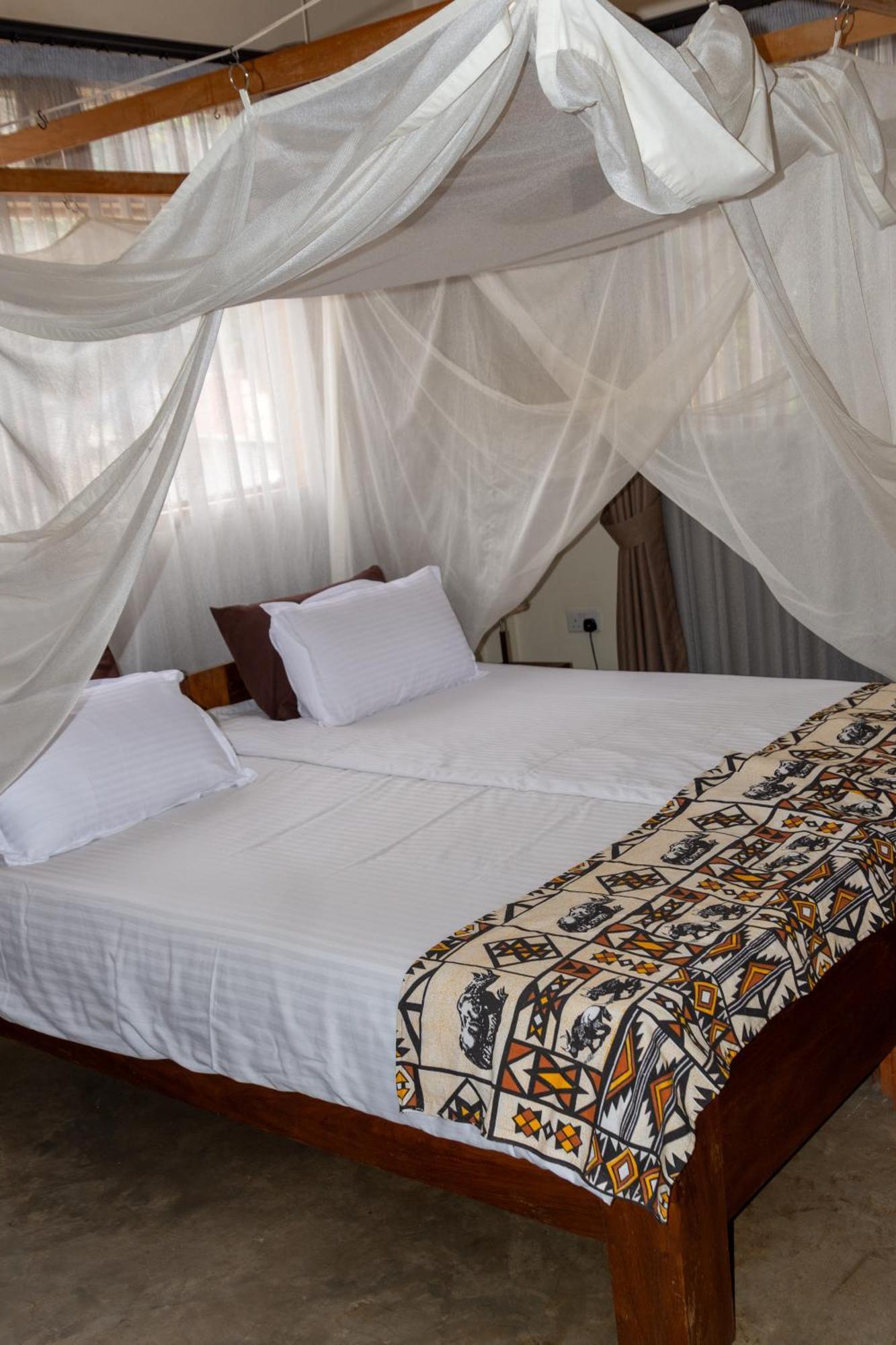 Dutchess Hotel And Restaurant Fort Portal 外观 照片
