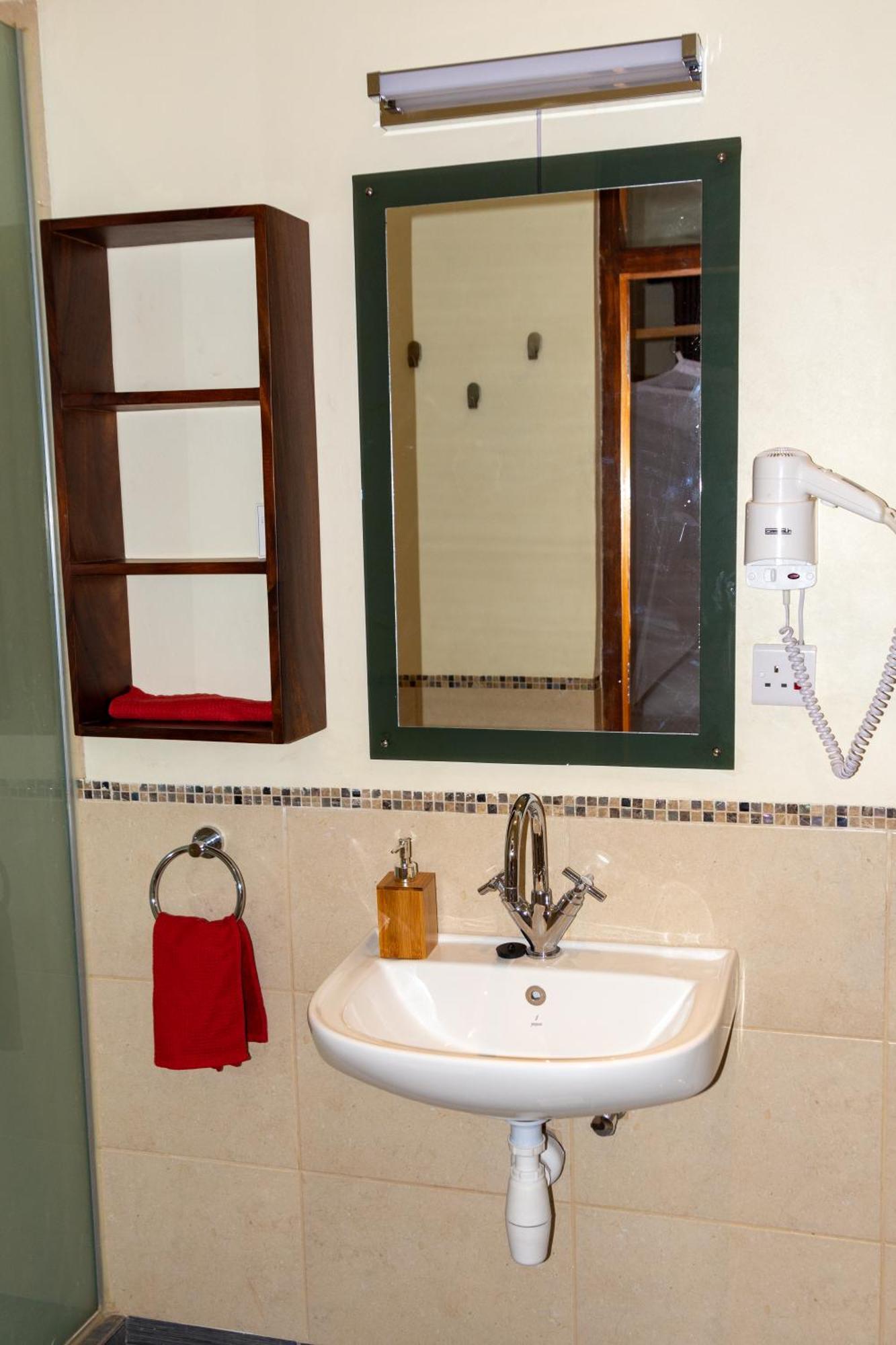 Dutchess Hotel And Restaurant Fort Portal 外观 照片