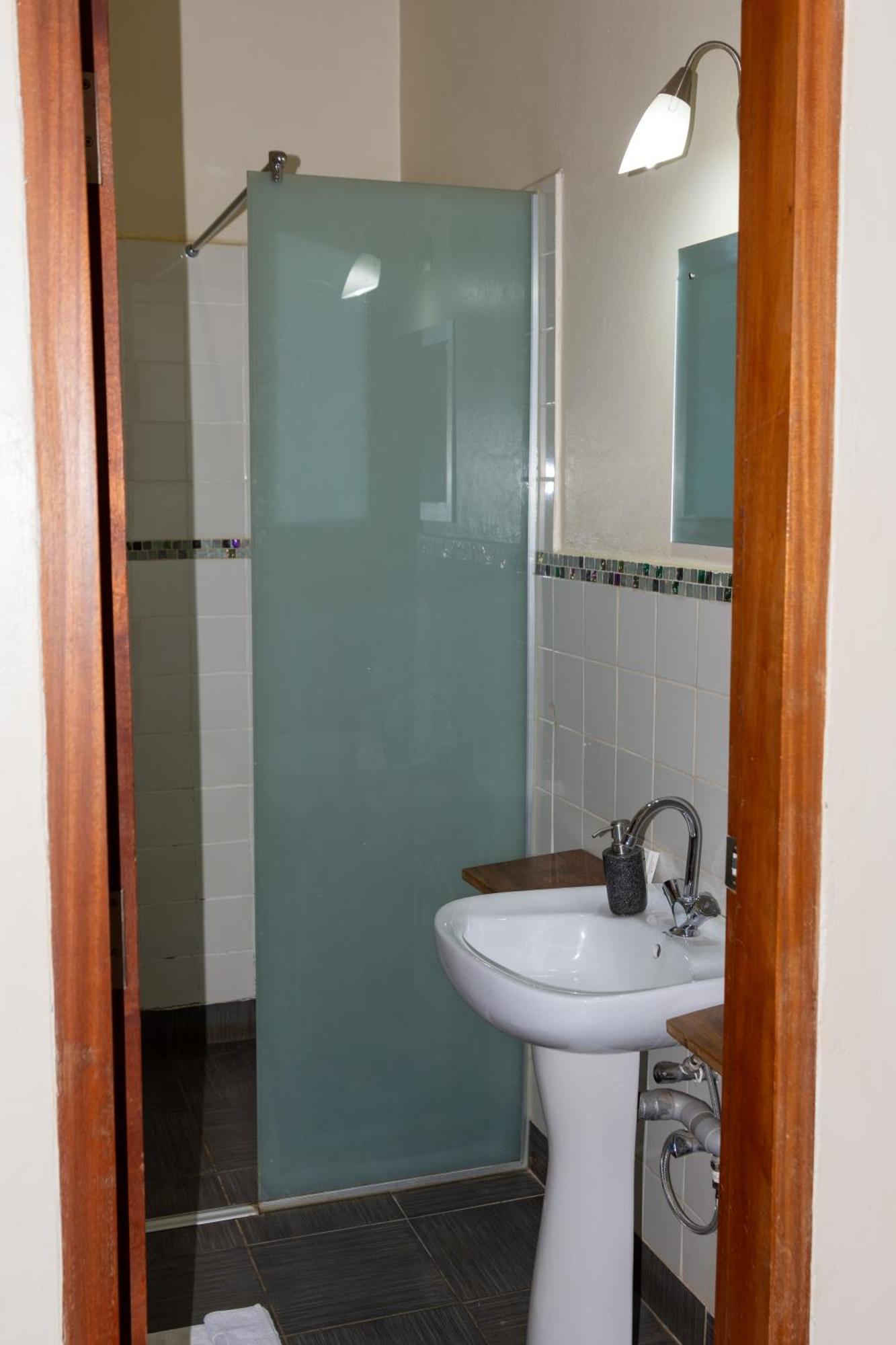 Dutchess Hotel And Restaurant Fort Portal 外观 照片