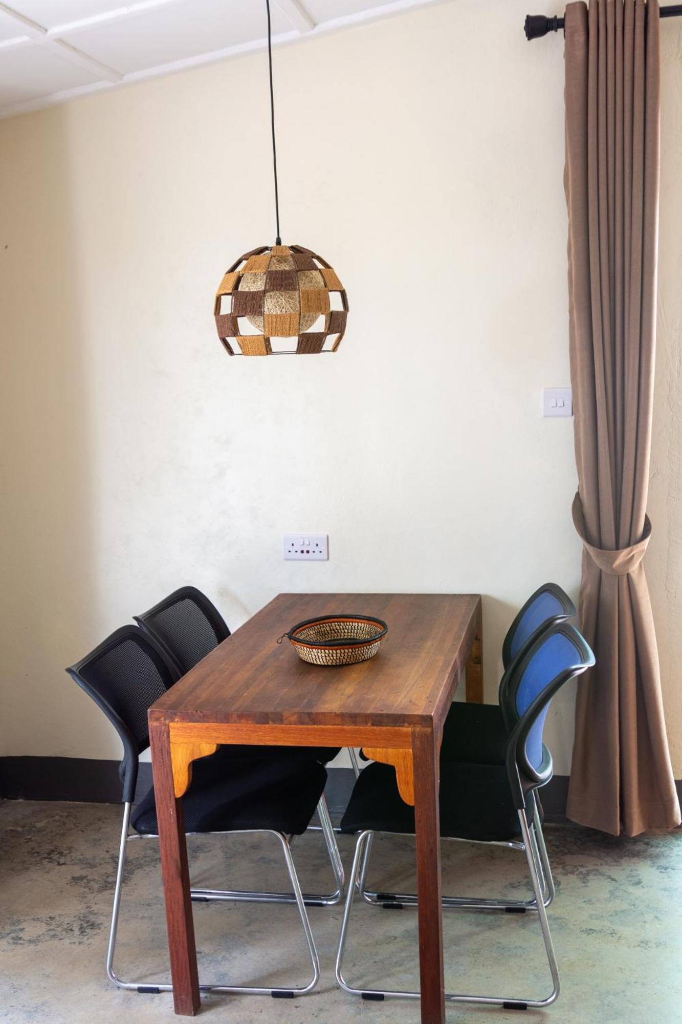 Dutchess Hotel And Restaurant Fort Portal 外观 照片